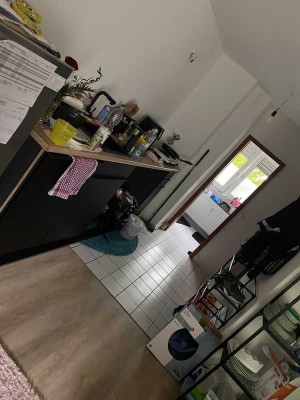 Nachmieter gesucht! Etagenwohnung mit Balkon.