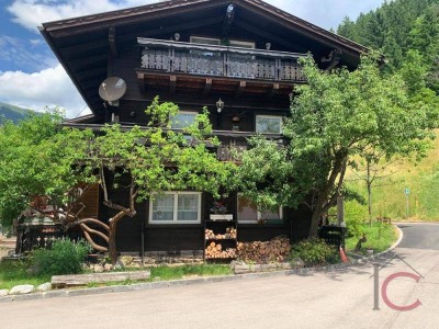 Bauernhaus mit Einliegerwohnung und angrenzender WEH am Fuße des Falkerts