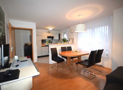 Helle 2,5- Zi.-Wohnung mit Balkon und TG Platz