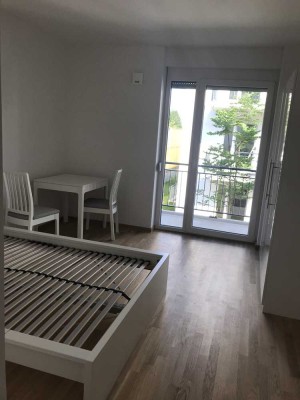 *Direkt an der S-Bahn *möblierte 1-Zimmer Wohnung mit EBK *Parkett *Balkon *