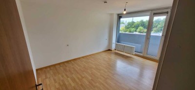 WG-fähige 2-Zi.-Wohnung mit Loggia