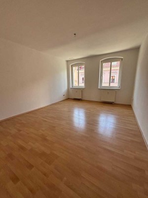 zentrale, großzügig geschnittene 2-Raumwohnung in Bahnhofsnähe