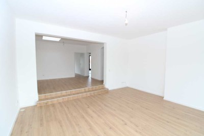 Helle, frisch renovierte 4-Zimmerwohnung mit zwei Balkonen und hochwertiger Ausstattung!