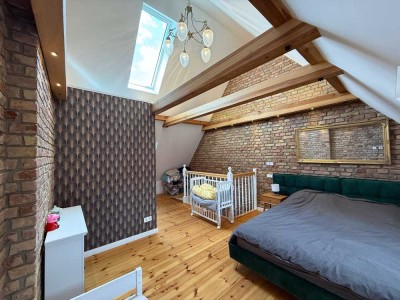 PROVISIONSFREI ! Traumsaniertes-Mittelhaus mit Garage. Nähe Outletcenter