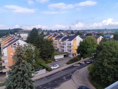 Blick über Bad Kreuznach, gepflegte 3ZKB- Balkon mit herrlichem Weitblick DG mit Aufzug
