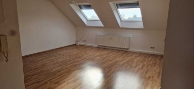 Lichtdurchflutete 1,5-Raum-Wohnung in Mannheim Schönau