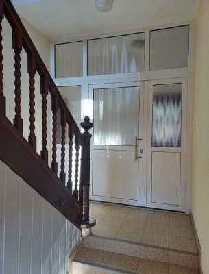 Solide Kapitalanlage: Modernisiertes Mehrfamilienhaus mit Photovoltaikanlage in Amberg
