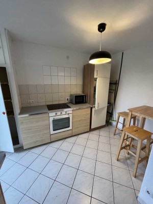 Frisch Renovierte 2-Zimmer Wohnung mit EBK und Balkon, BS!