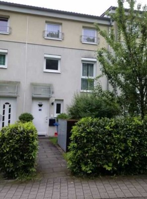 Grün und zentral gelegen: Townhouse mit 4 Zimmern, großem Keller und optionaler PV-Anlage in BAD