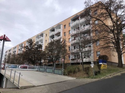 APOLDA : Gepflegte helle 3-4- Raum- Wohnung im 3. OG mit Balkon und EBK