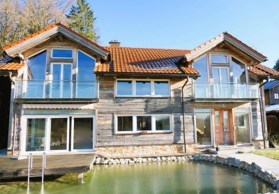 Ein charmantes Wohnhaus aus Altholz – ein Traum für Auswanderer, Ruhesuchende und alle, die außergewöhnliche Architektur lieben.