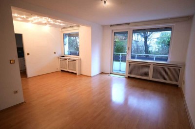 Schönes Appartement mit großem Balkon und Einbauküche !