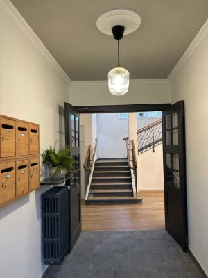 Stilvolle 2-Zimmer-DG-Wohnung mit Dachterrasse