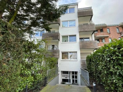 Stilvolle, modernisierte 3-Zimmer-Wohnung mit Balkon und Einbauküche in Meerbusch