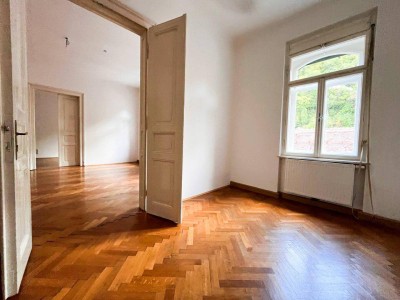 4-Zimmer Altbauwohnung im Herzen der Stadt!