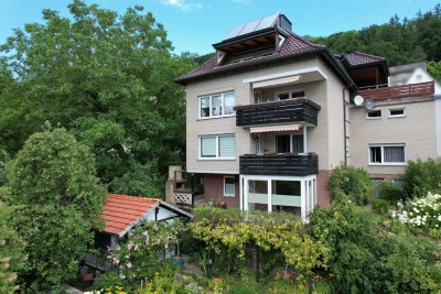 Massiv gebautes Mehrfamilienhaus auf parkähnlichem Grundstück zu verkaufen