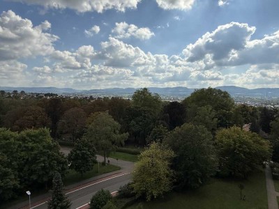 Über den Wolken...im 8 OG mit großem Balkon!