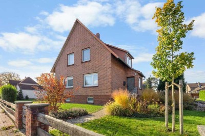 Frielingen: Charmantes Einfamilienhaus mit großem Garten und Garagen