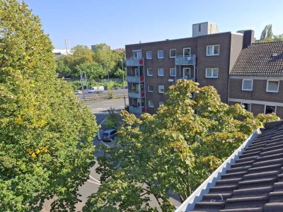 Wunderschöne 4-Zimmer-Dachgeschosswohnung mit Loggia und Einbauküche