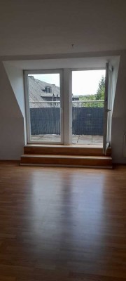 Schöne 3-Zimmer DG-Wohnung zu vermieten
