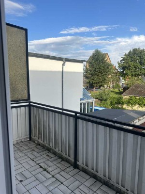 Helle 3-Zimmer-Wohnung in Ginsheim-Gustavsburg – Küche inklusive, Stellplatz optional