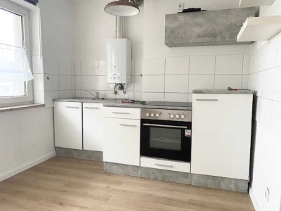 Renovierte Single-Wohnung: große Wohnküche, Sonnenbalkon und neues Badezimmer!