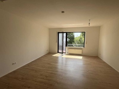 Top gelegen: Zentral und Rheinnah - Wunderschöne 2 Zimmer Dachgeschosswohnung zu vermieten