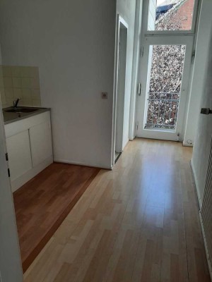 Schöne ruhige 2-Zimmer-Wohnung mit Balkon und EBK in Krefeld