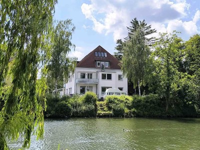 Exklusive, vollst. renovierte 3-Raum-Hochparterre-Wohnung mit geh. Innenausstattung mit EBK