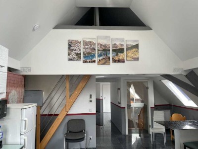 Charmantes, frisch renoviertes Dreifamilienhaus mit großer Scheune und attraktiver Rendite