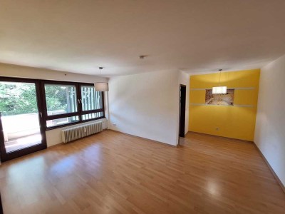 Stilvolle 2-Zimmer-Hochparterre-Wohnung mit Balkon und Einbauküche in Augsburg