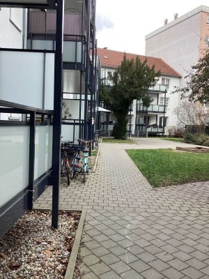 Erstbezug nach Sanierung ! Zwei Zimmer im Zweiten Obergeschoß!