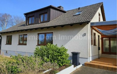 Idylle trifft Wohnkomfort – Einzigartiges Haus am Weiher mit Blick ins Grüne in Eckental