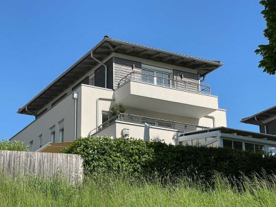 Exklusives Penthouse in Ortsrandlage und Blick auf die Berge