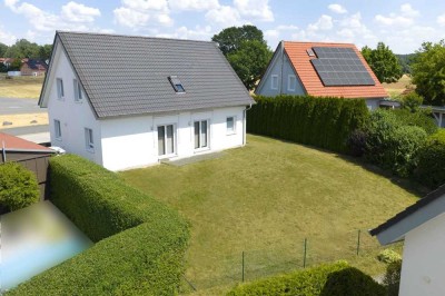 Modernes Wohnhaus in ruhiger, grüner Lage von Neustadt – ideal für Familie, Büro oder Praxis
