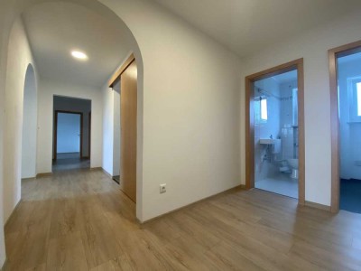 Sehr schöne, große 4-Zimmer-Wohnung mit Balkon in Irchenrieth zu vermieten!