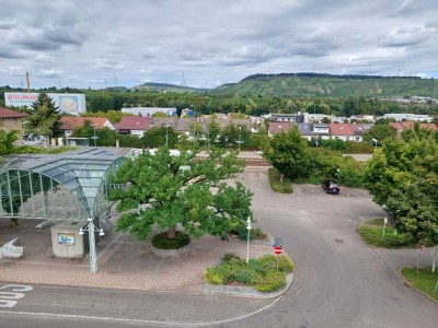 Geschmackvolle 3,5 Zimmer Wohnung mit gehobener Innenausstattung und Balkon in Weinstadt/Endersbach