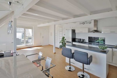 Über den Dächern Maikammers! Helle DG-Wohnung, möbliert, inkl. Stellplatz und toller Dachterrasse!