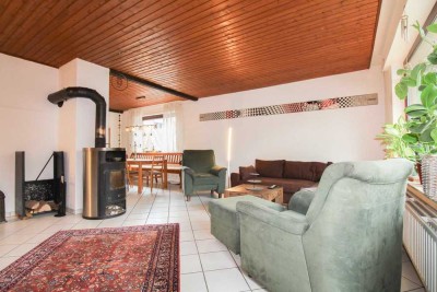 Familienfreundliches Reiheneckhaus mit Garten und drei Pkw-Stellplätzen in Pützchen