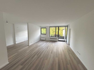 Frisch sanierte, helle 2-Zimmer-Wohnung mit Balkon in Düsseldorf-Hellerhof (Erstbezug)