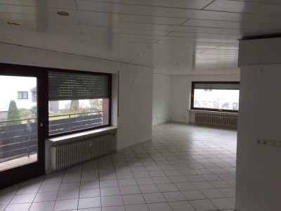 Gepflegte 4-Raum-Wohnung mit Balkon in Wörth am Main, sehr ruhige Lage