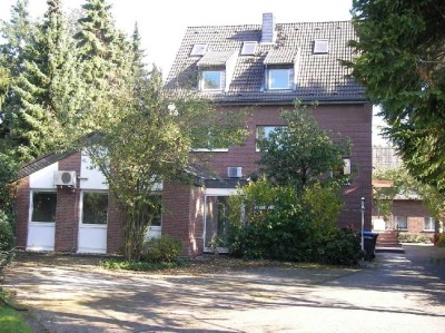 Hübsche 3 Zimmer-Wohnung mit Wohnküche, Diele Bad, Gartenmitbenutzung (3 Parteien), Keller, Garage