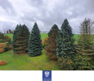 Individuelle Dachwohnung mit herrlichen Blickbeziehungen in ländlicher Umgebung!