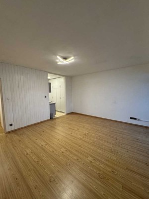 Helles 1-Zimmer-Apartment mit verglastem Balkon in Ludwigshafen – zentral & ruhig gelegen