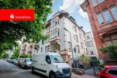 Frankfurter Nordend: Altbaucharme - Dreizimmerwohnung mit Balkon