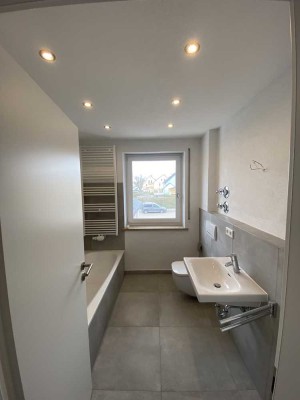 Sanierte TOP Wohnung! 4-ZKB! Gäste-WC und Balkon! Modernes Haus