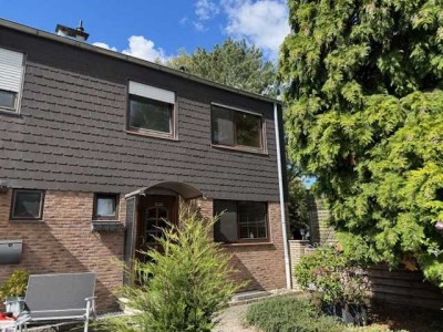 Charmantes Einfamilienhaus mit Garage und Toreinfahrt in MG-Rheindahlen