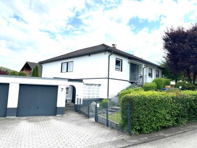 Renoviertes Einfamilienhaus mit großzügiger Einliegerwohnung in begehrter, ruhiger Wohnlage