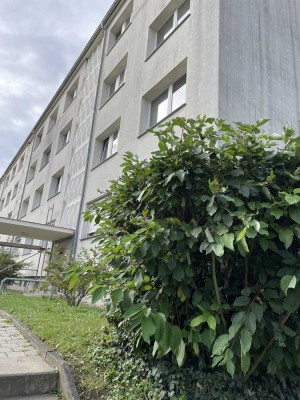 Schöne 3-Zimmer-Wohnung in ruhiger Lage von Weißenfels-West mit Einbauküche