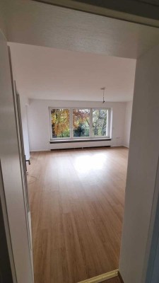 Erstbezug nach Sanierung: Helle 4-Zimmer-Wohnung mit Balkon in Allershausen